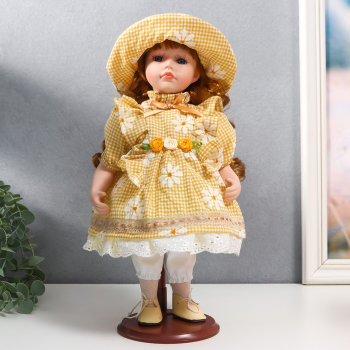 Кукла коллекционная керамика "Маша в жёлтом платье в клетку с ромашками, в шляпке" 30 см - фото 1 - id-p180240069