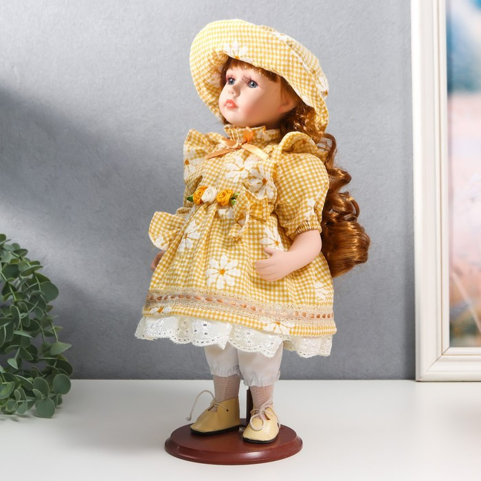 Кукла коллекционная керамика "Маша в жёлтом платье в клетку с ромашками, в шляпке" 30 см - фото 3 - id-p180240069