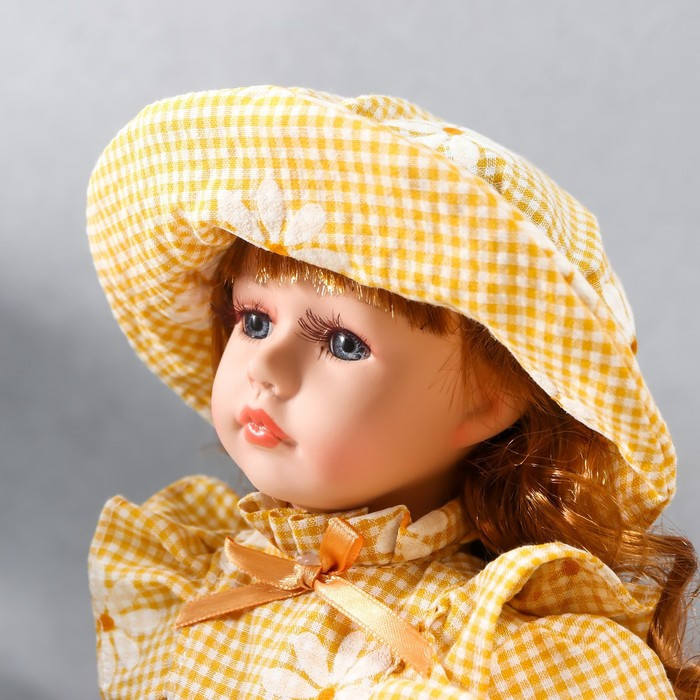 Кукла коллекционная керамика "Маша в жёлтом платье в клетку с ромашками, в шляпке" 30 см - фото 6 - id-p180240069