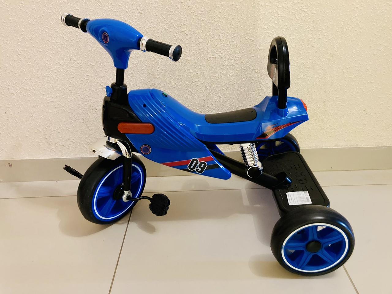 Велосипед детский трехколесный с ручкой для переноски,  цвет в ассортименте