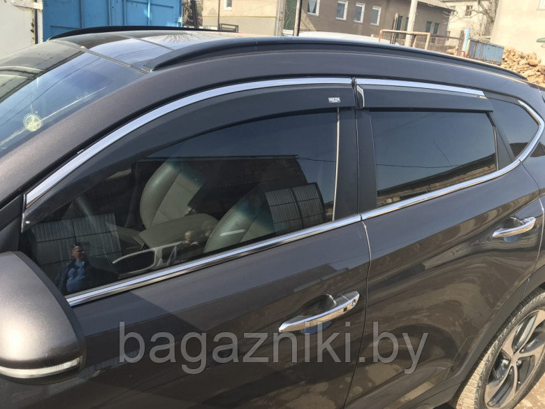 Ветровики клеящиеся Headway Hyundai Tucson с 2015 с хромом - фото 1 - id-p180287267