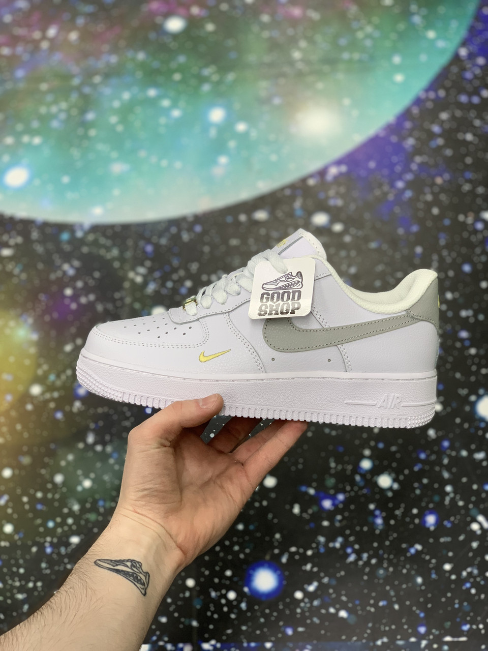 Кроссовки Nike Air Force 1 '07 ESS Low White Grey Gold