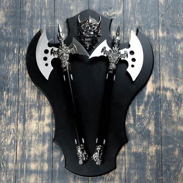 Сувенирное оружие на панно «Топоры» с демоном 45х57 см - фото 2 - id-p180739373