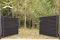 Распашные ворота с ламелями жалюзи RAL 9005 (черный)
