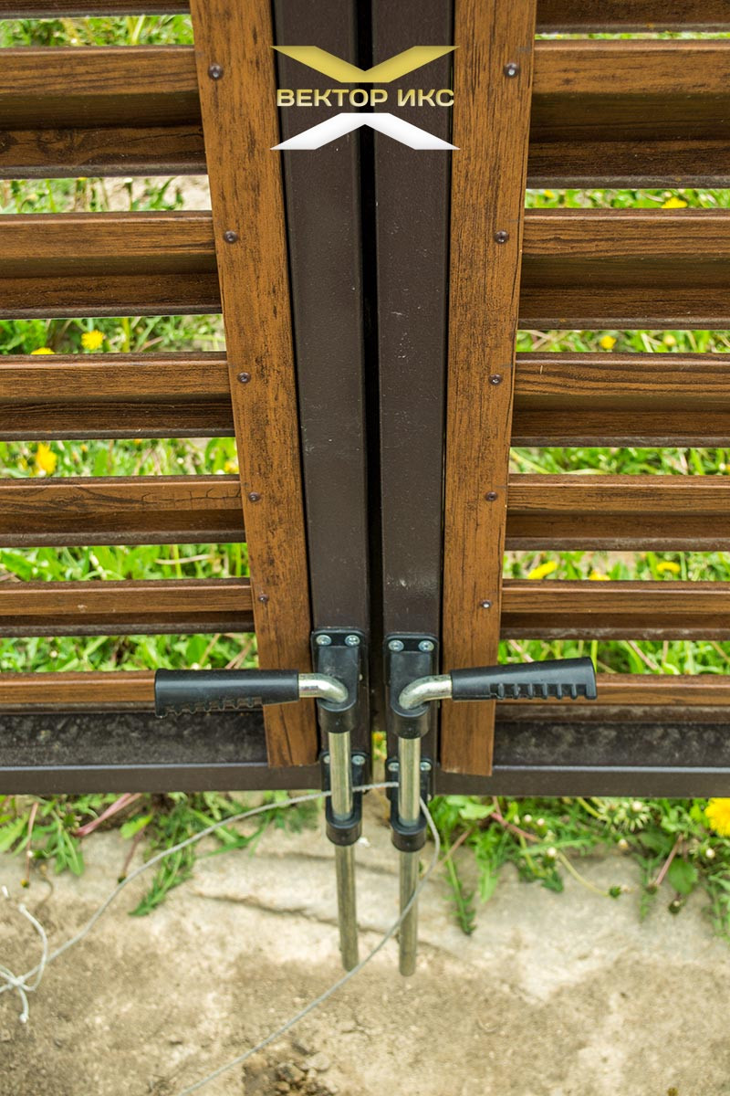 Распашные ворота с ламелями жалюзи (принтек-дуб) - фото 4 - id-p180848508