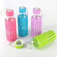 Стеклянная бутылка для воды и напитков с пластиковым дизайном 400мл