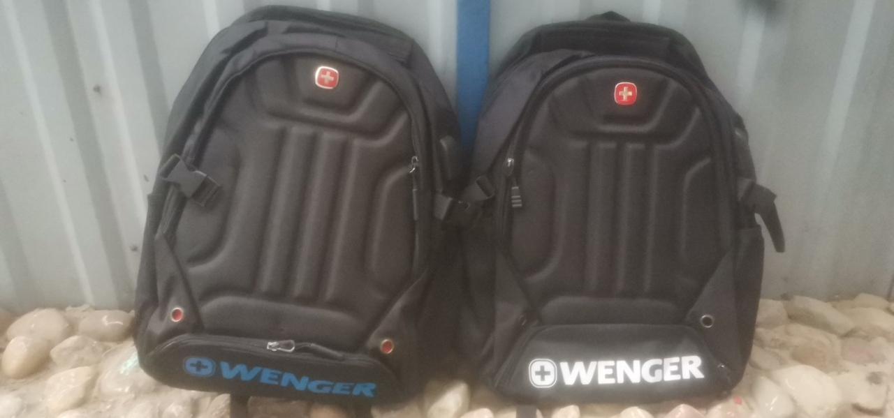 Рюкзак  SwissGear с usb и audio выходом  Wenger
