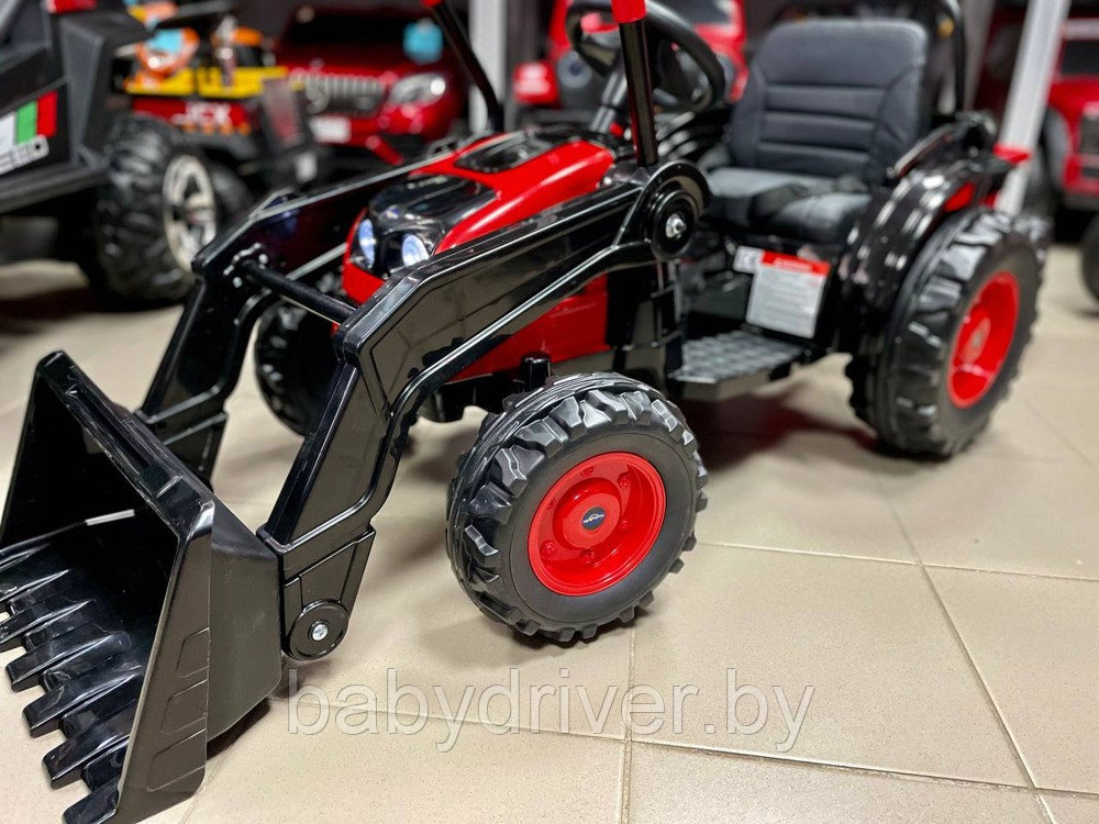 Детский электромобиль, трактор-погрузчик с прицепом RiverToys HL395 (красный)