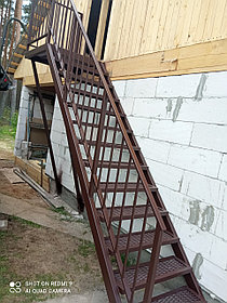 Наружные металлические лестницы-ступень ПВЛ