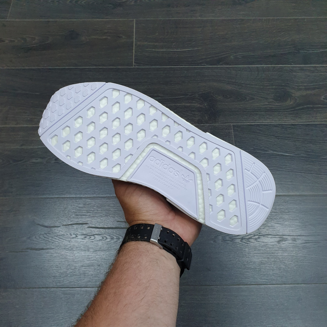 Кроссовки Adidas NMD R1 White - фото 5 - id-p12943169