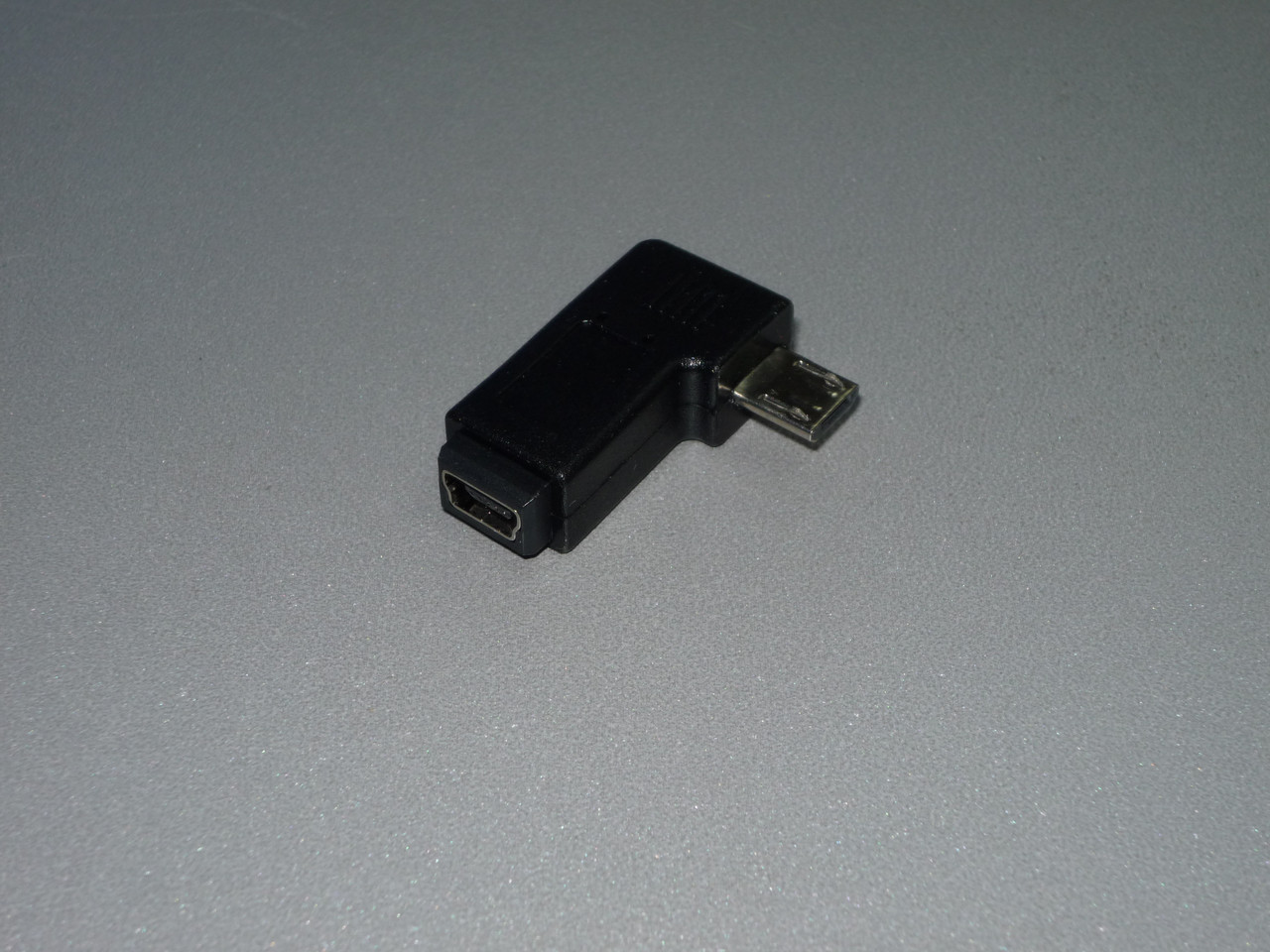 Переходник miniUSB (гнездо)-microUSB (штекер), угловой (90 градусов), направленный влево - фото 3 - id-p181580351