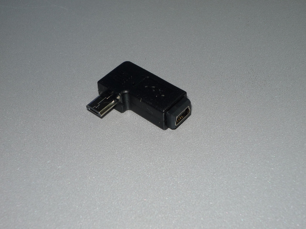 Переходник miniUSB (гнездо)-microUSB (штекер), угловой (90 градусов), направленный влево