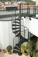 Винтовая металлическая лестница с ограждением модель 59