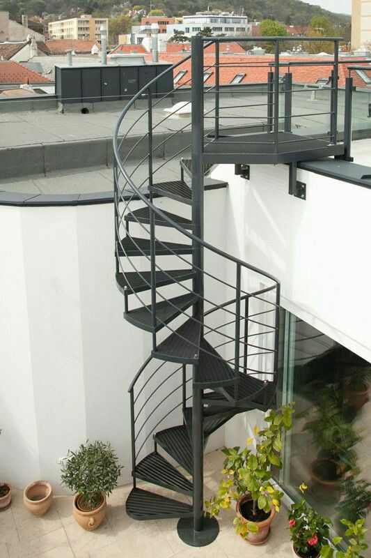 Винтовая металлическая лестница с ограждением модель 59 - фото 1 - id-p181956597
