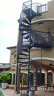 Винтовая металлическая лестница с ограждением модель 63