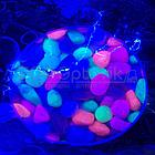 AZOO Галька для аквариума разноцветная, светящаяся 1 - 1.5 см (3 кг), фото 2