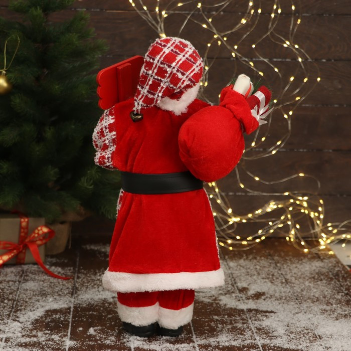 Дед Мороз "В красной клетчатой шубе, с табличкой и подарками" 25х45 см - фото 3 - id-p182355664