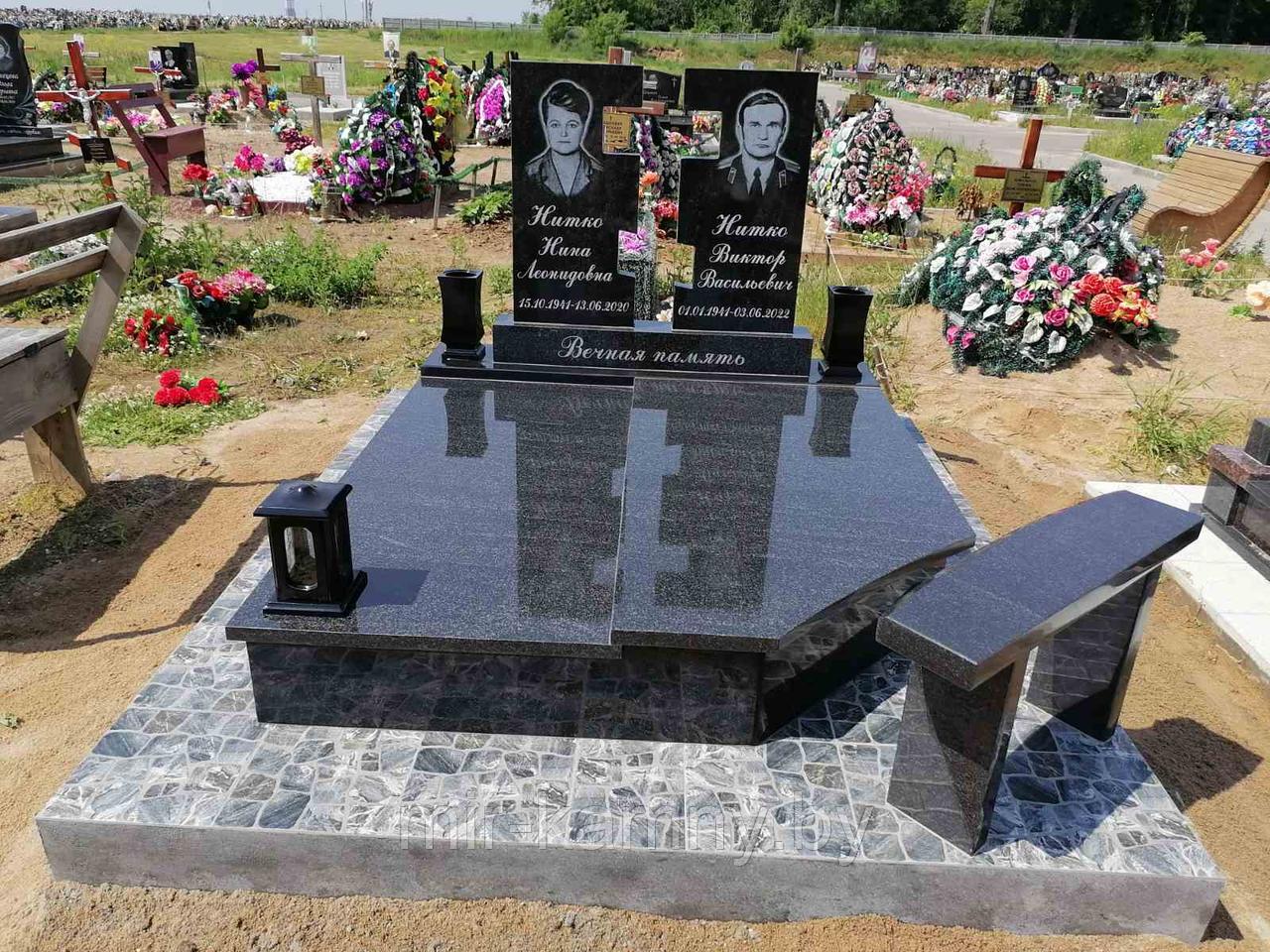 МЕМОРИАЛЬНЫЙ КОМПЛЕКС НА ДВОЙНОЕ ЗАХОРОНЕНИЕ