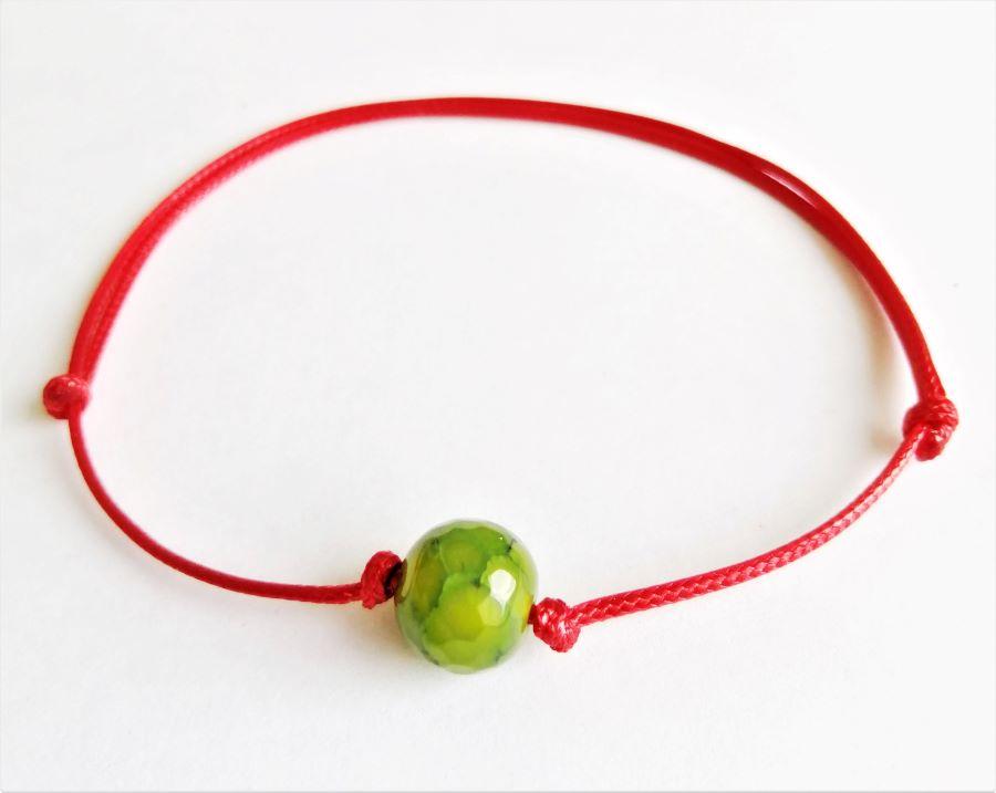 Браслет Красная Нить с натуральным камнем Агат зеленый огранка,10 мм - защитный оберег для всех - фото 1 - id-p183363923