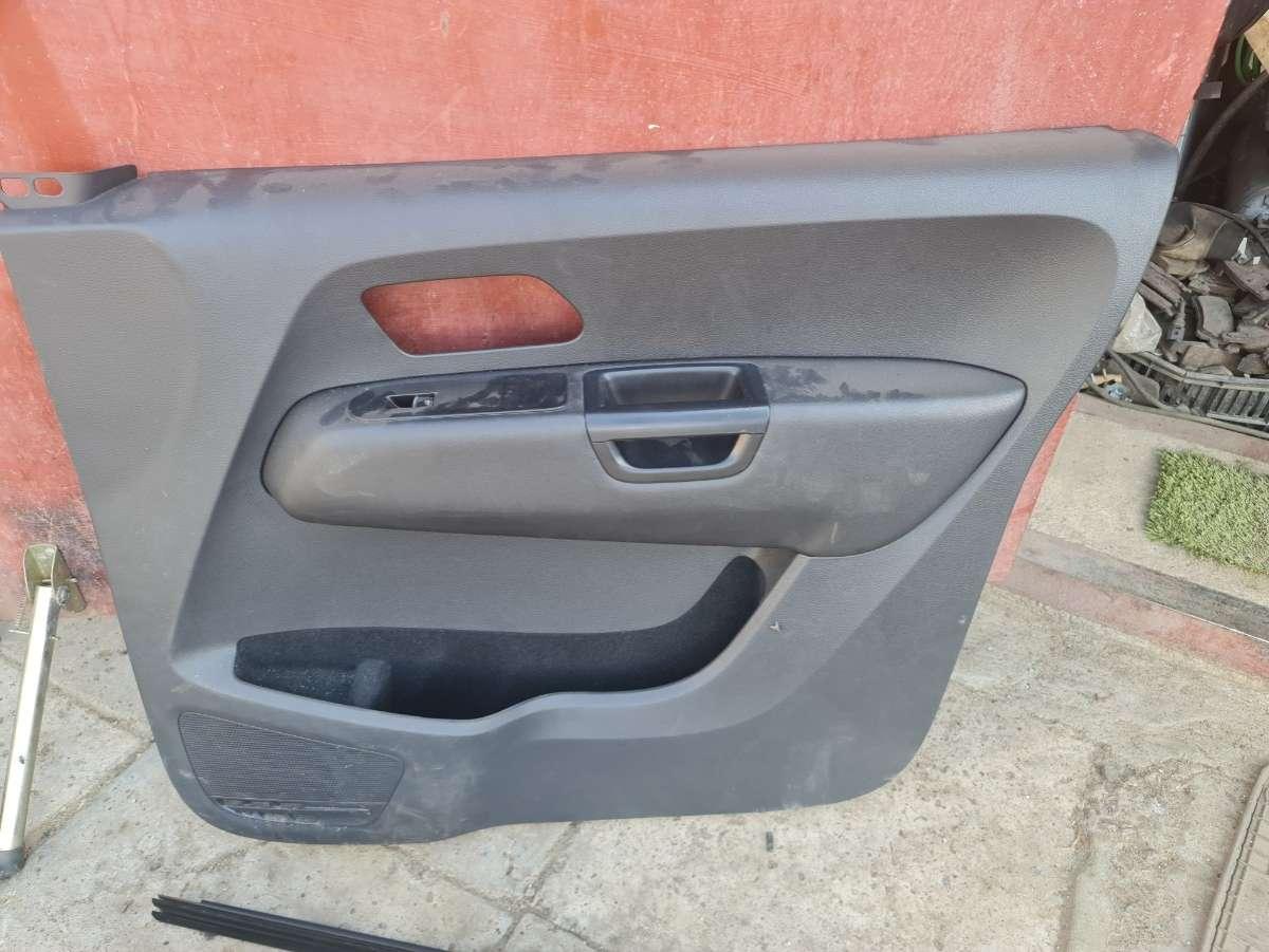 Обшивка передняя правая Volkswagen Amarok