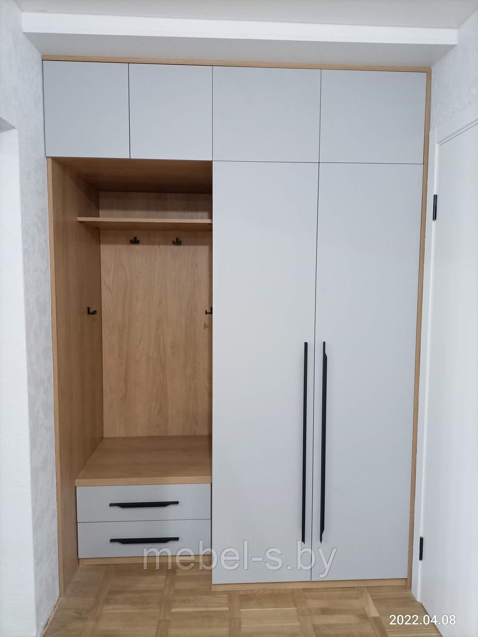 Прихожая серая