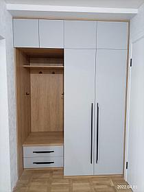 Прихожая серая