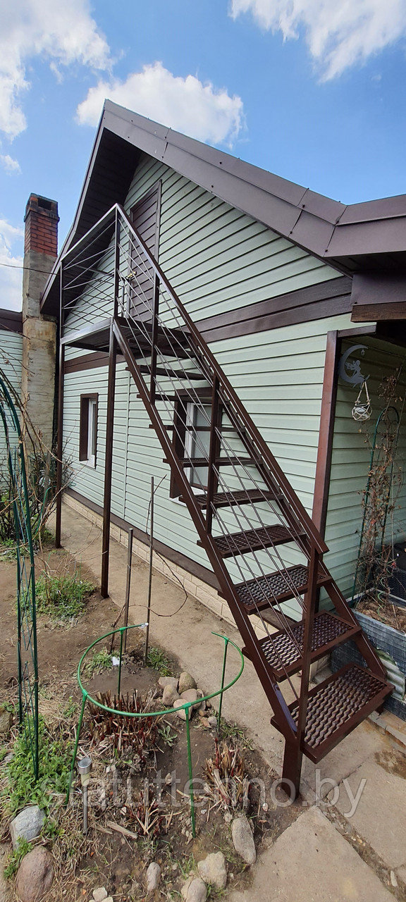 металлическая лестница в частный дом