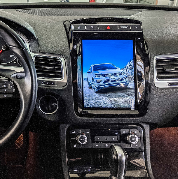 Штатное головное мультимедийное устройство VW Touareg 2011+ Tesla-Style Android 9.0