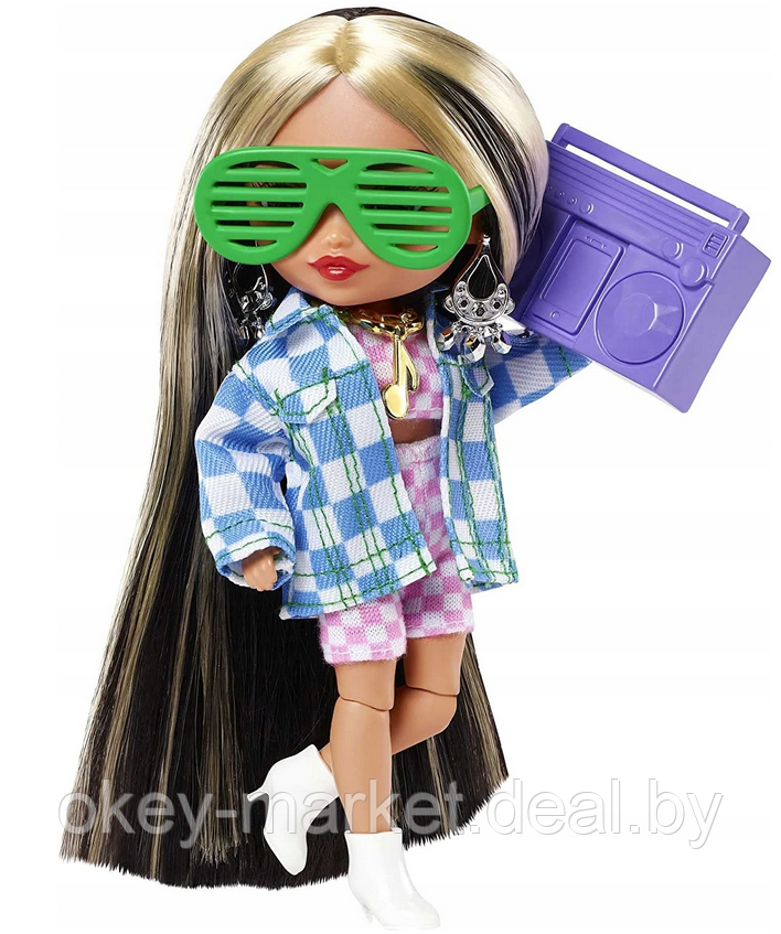 Кукла Barbie Экстра Minis в клетчатом жакете оверсайз HGP64 - фото 3 - id-p184291965