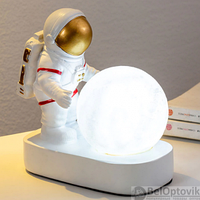 Светильник ночник Астронавт с луной Желтое свечение