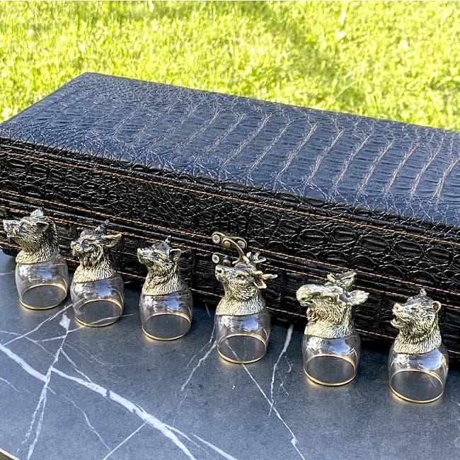 Подарочный набор рюмки перевертыши в кожаном кейсе «Звери» черный - фото 1 - id-p184916247