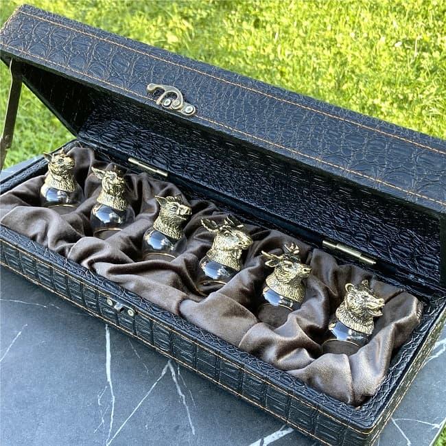 Подарочный набор рюмки перевертыши в кожаном кейсе «Звери» черный - фото 3 - id-p184916247