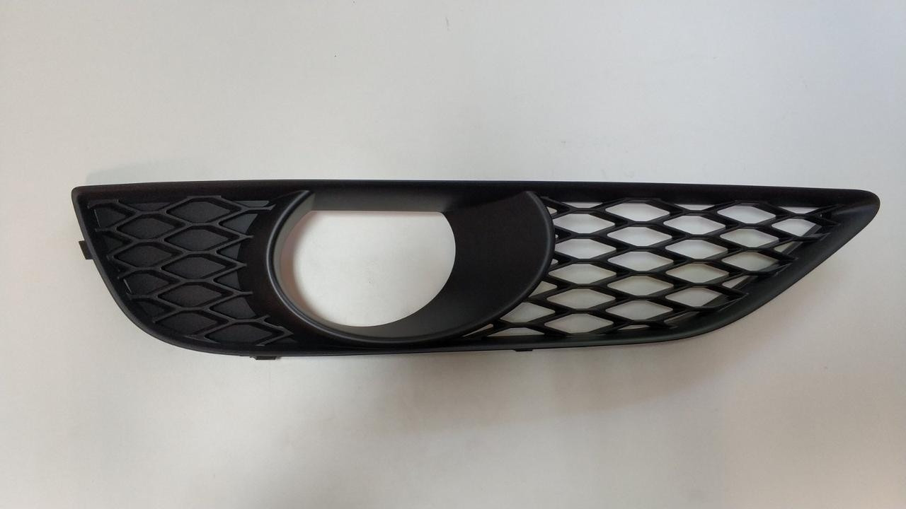 Новая оригинальная решетка с отверстием для галогена для автомобиля AUDI Q7 (4L) 09.2009 - 07.2015 S-Line - фото 1 - id-p184997205