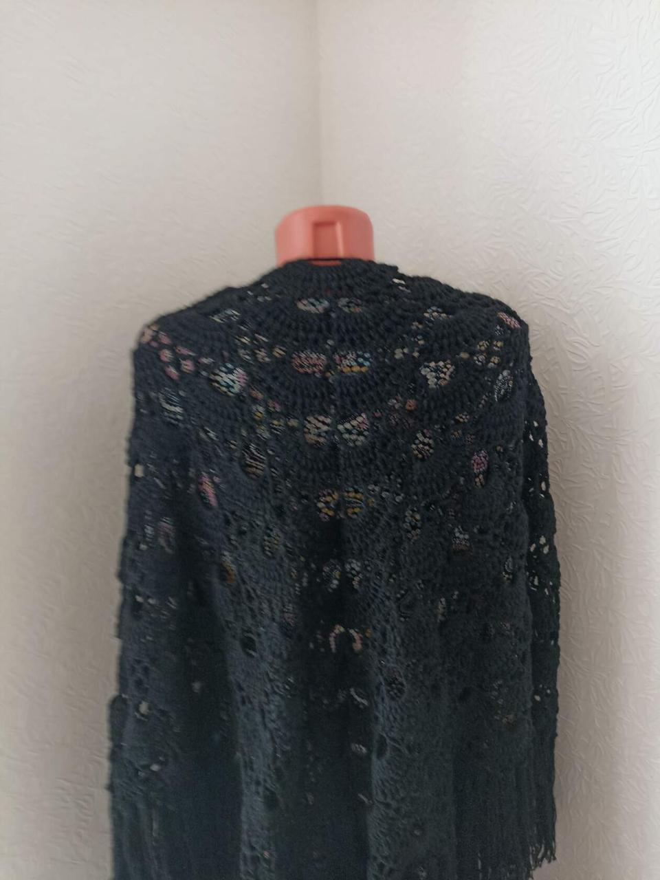 Ажурная шаль платок черная теплая полукруглая с кистями - фото 2 - id-p107987807