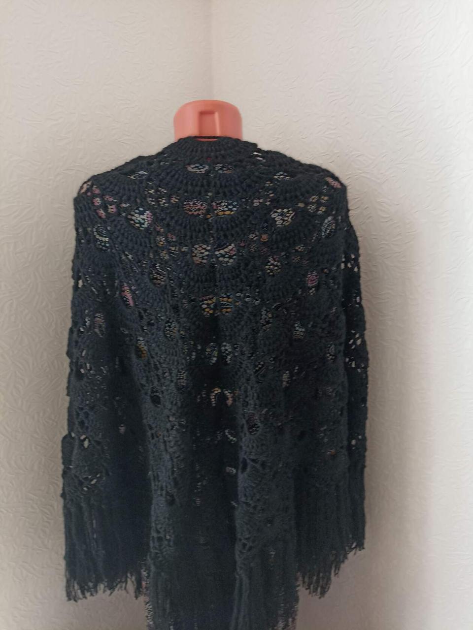 Ажурная шаль платок черная теплая полукруглая с кистями - фото 4 - id-p107987807