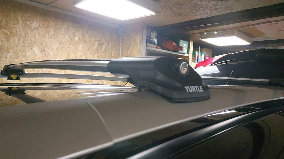 Багажник Turtle Air 1 черный на рейлинги Nissan Qashqai II, внедорожник, 2014- - фото 3 - id-p185110846