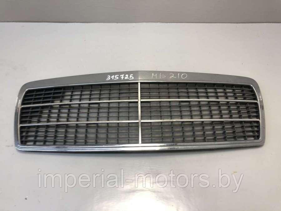Решетка радиатора Mercedes E W210 - фото 1 - id-p129364421