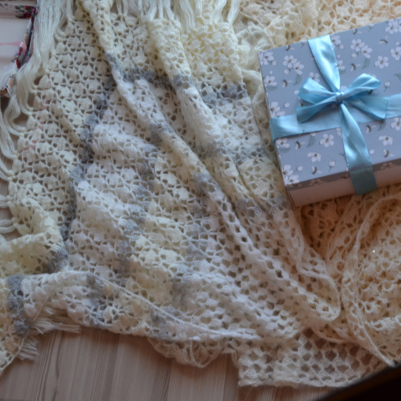 Шаль платок ажурная с кистями в подарок учительнице ,маме женщине , бабушке - фото 8 - id-p70353084