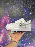 Кроссовки Nike Air Force 1 '07 ESS Low White Grey Gold