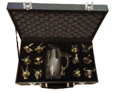 Подарочный набор "Символы года" (стопки перевертыши 12 шт. с кувшином в чемодане) - фото 4 - id-p186170444