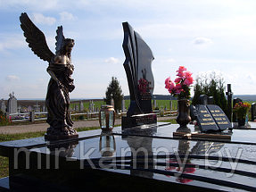 Памятники с накладными декоративными элементами фирмы "Caggiati"