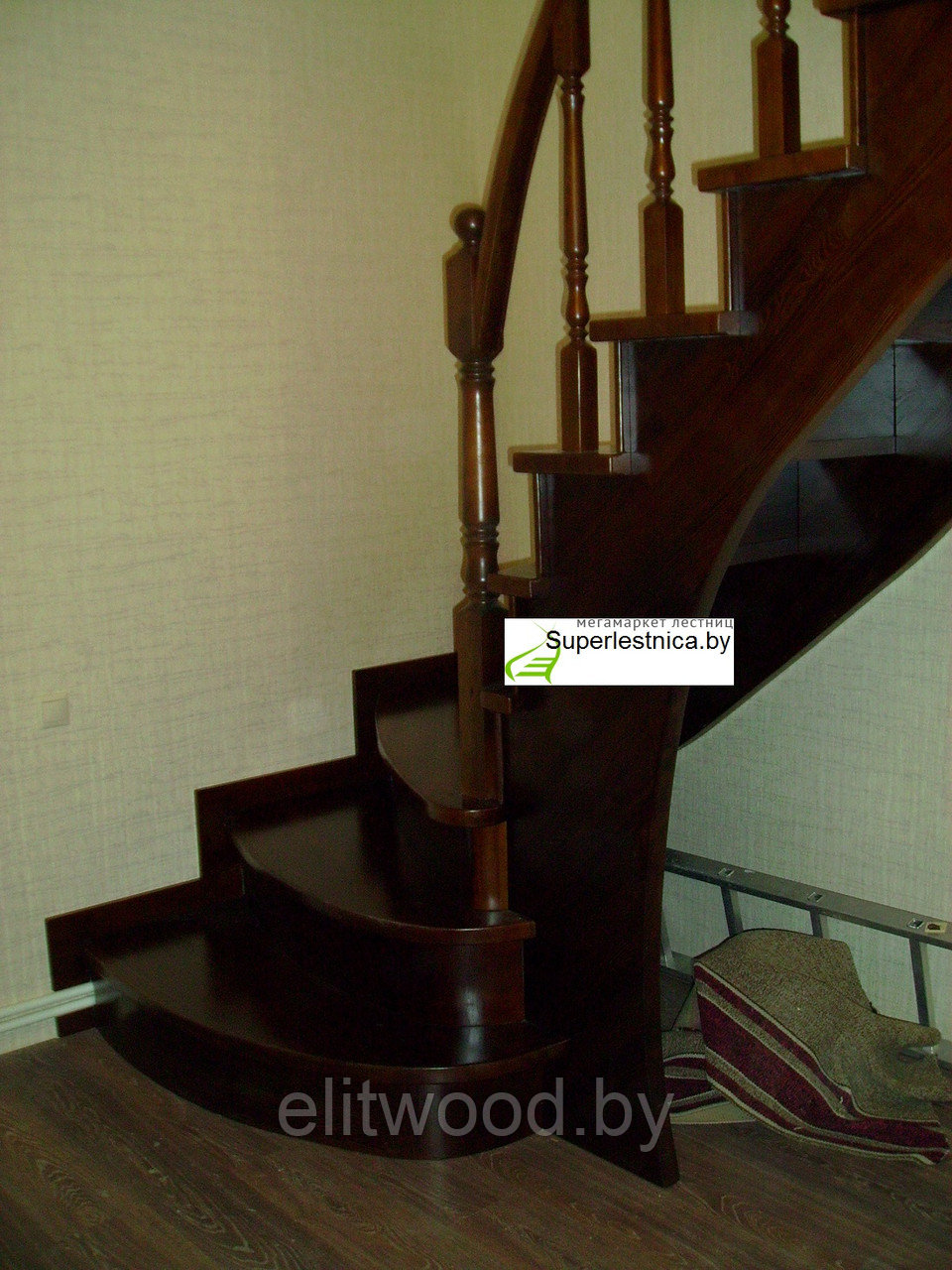 Деревянная лестница из лиственницы №2