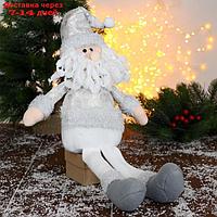 Мягкая игрушка "Дед Мороз в шапочке с кружочками-длинные ножки" 15х45 см, серебро