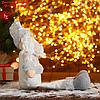 Мягкая игрушка "Дед Мороз в шапочке с кружочками-длинные ножки" 15х45 см, серебро, фото 4