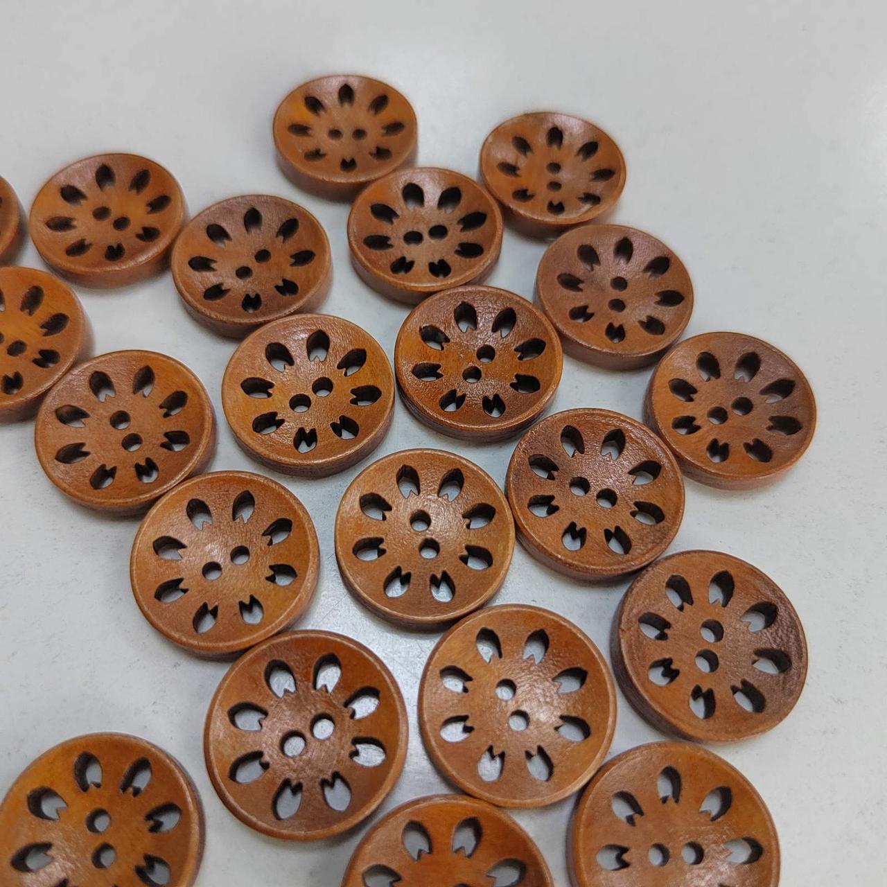 Пуговицы деревянные резные-1 цв.коричневый 18 мм, 2 прокола - фото 1 - id-p186731337