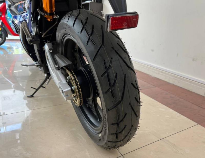 BMW RR 1000 электромотоцикл