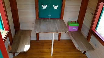 Интерьер детского домика. Мебельный щит из дуба - самый безопасный материал для изготовления детской мебели.