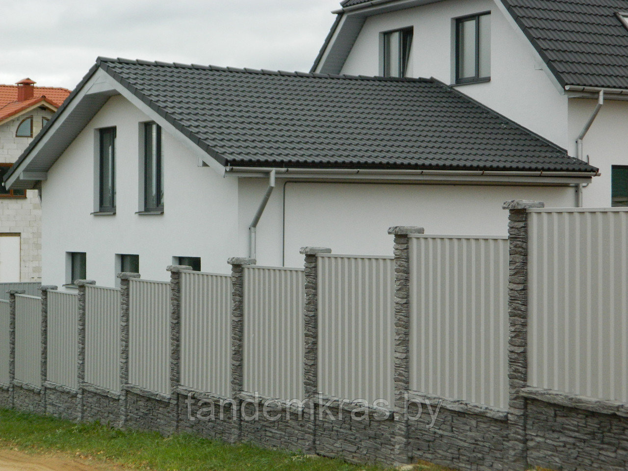 Двусторонний бетонный забор комбинированный с металлопрофилем - фото 4 - id-p9092482