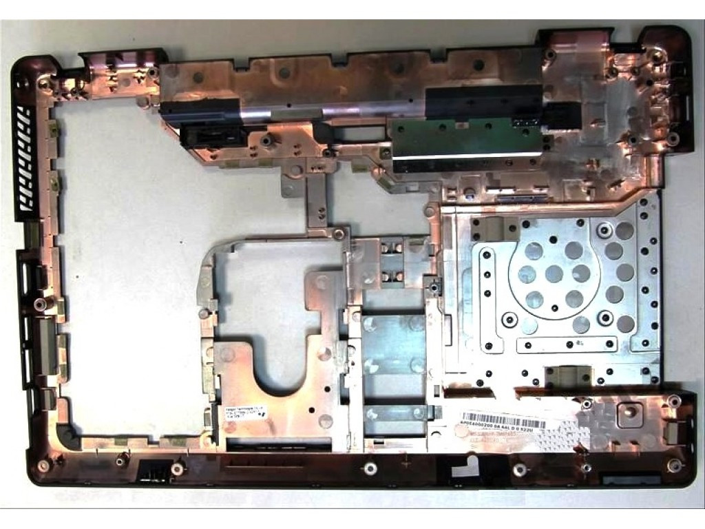 Верхняя часть корпуса (Palmrest) Lenovo IdeaPad Z560 (C) без клавиатуры, серебристый - фото 2 - id-p187529248