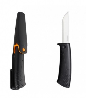 Нож с точилкой Fiskars (1023617)